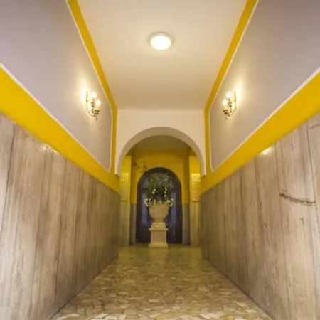 Ξενοδοχείο Capri 2*