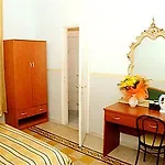 Capri Hotel
