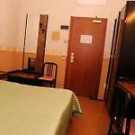 Hotel Capri 2*