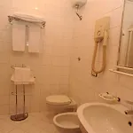 Capri Hotel 2*