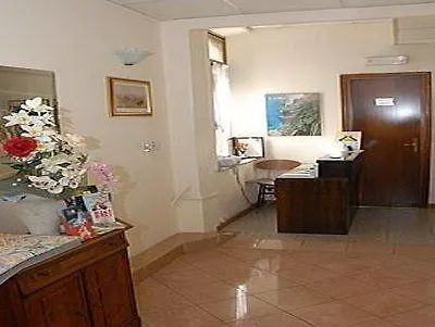 Capri فندق
