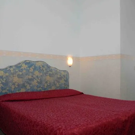 Capri فندق