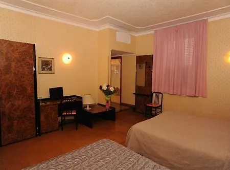 Capri Hotel 2*